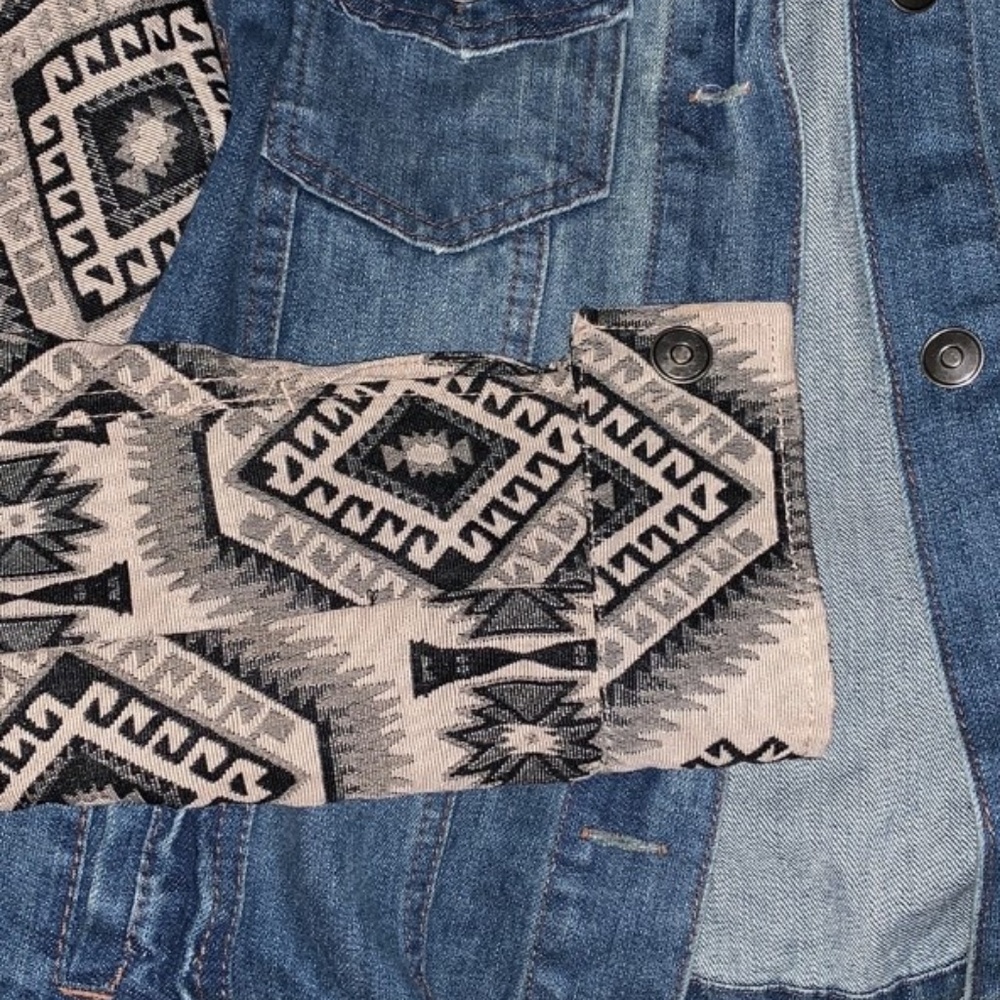 Pattern Sleeve Jean Jacket - Picture 3 of 6